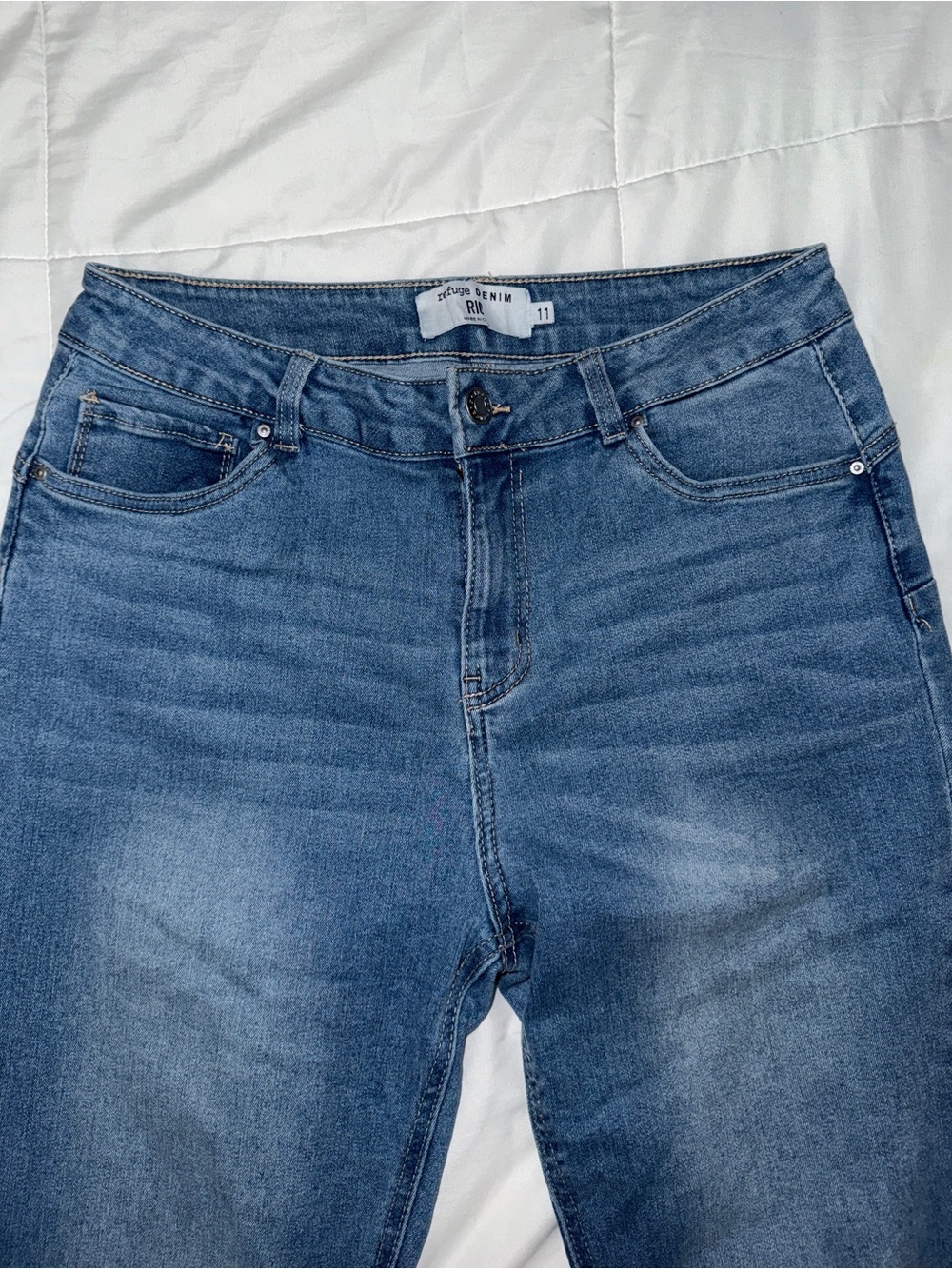 refuge Distressed Mid-Blue Cropped Ankle Jeans